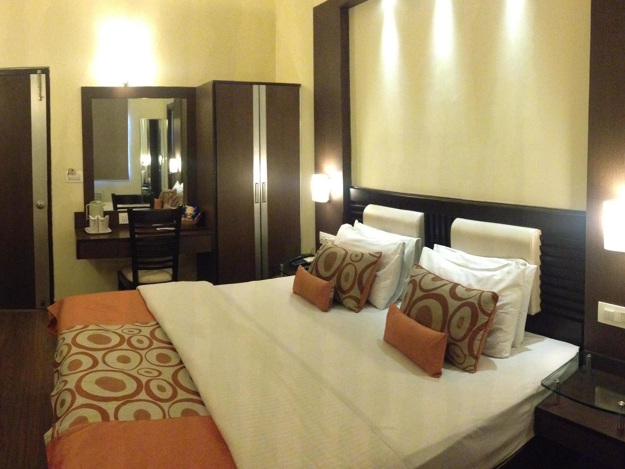 Hotel Shiva Residency Dehradun Esterno foto